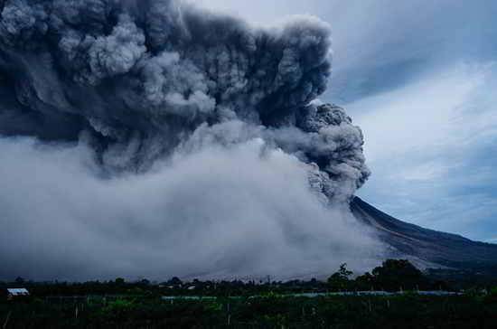 Contoh Teks Eksplanasi Gunung Meletus